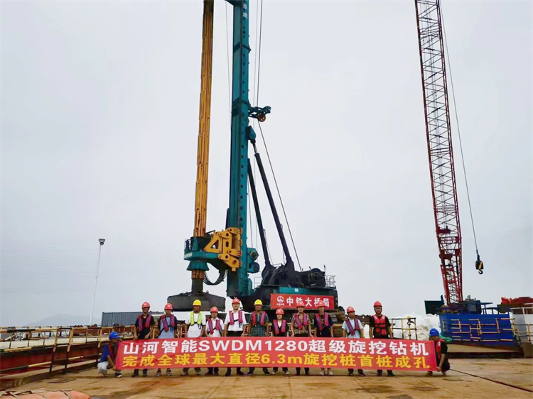 喜报！Z6官网智能实现“全球最大”6.3米直径旋挖桩成孔成桩