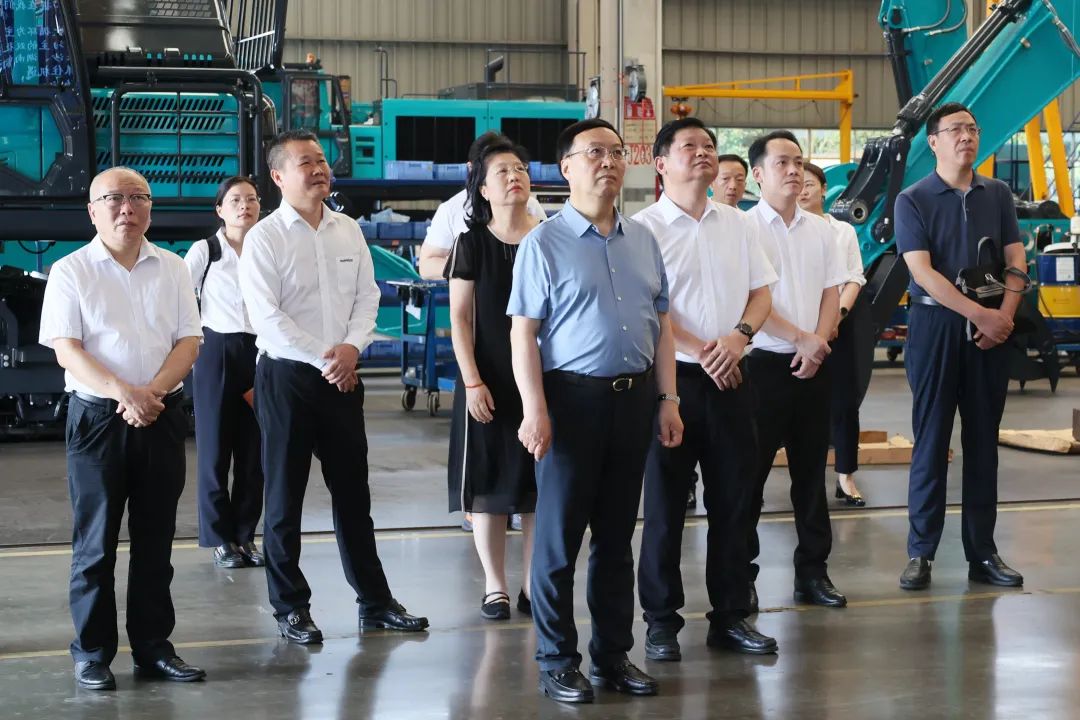 中宣部社科领域专家学者到Z6官网智能调研高质量发展