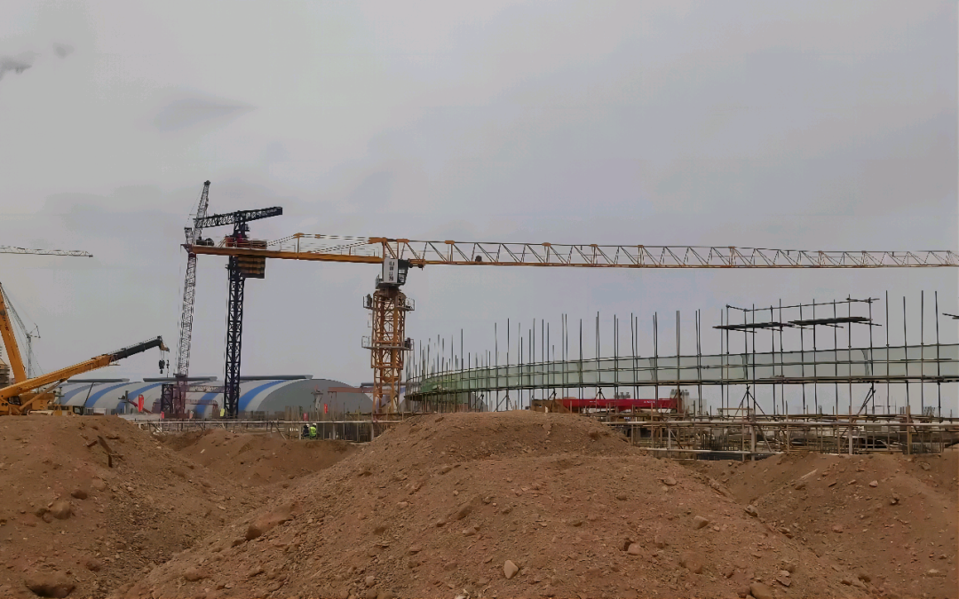 大漠戈壁展雄姿！Z6官网江麓塔机助力常乐电厂项目
