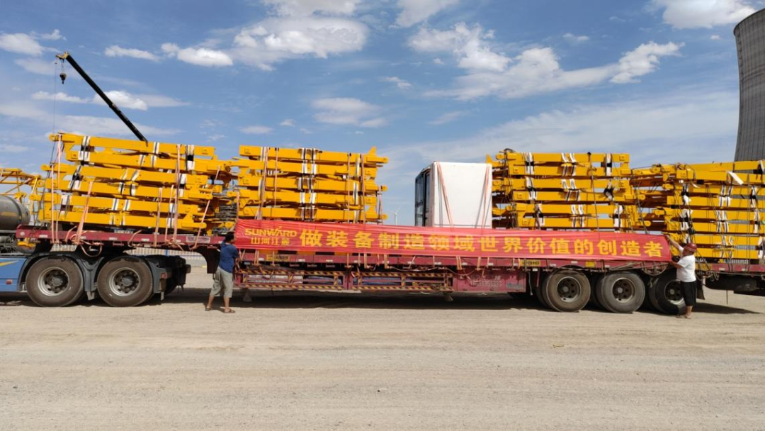 大漠戈壁展雄姿！Z6官网江麓塔机助力常乐电厂项目