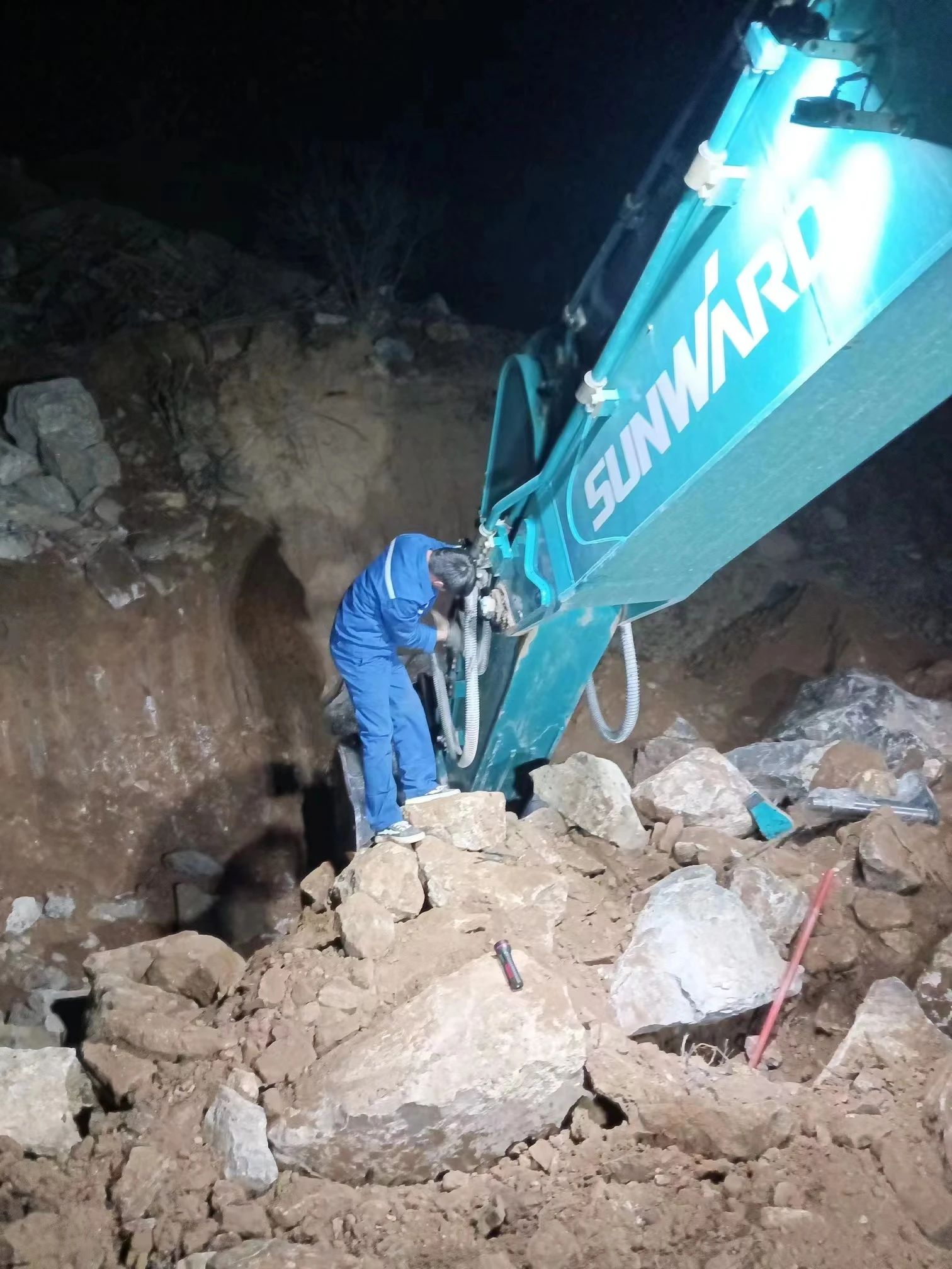 一线“热”闻 | 专业售后，用心服务！Z6官网智能挖掘机服务万里行一向在路上