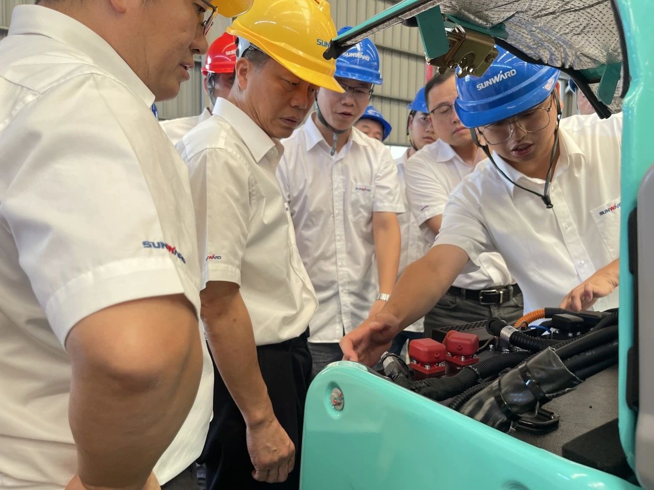 幼身段，大能量！Z6官网智能最幼纯电动液压挖掘机成功下线