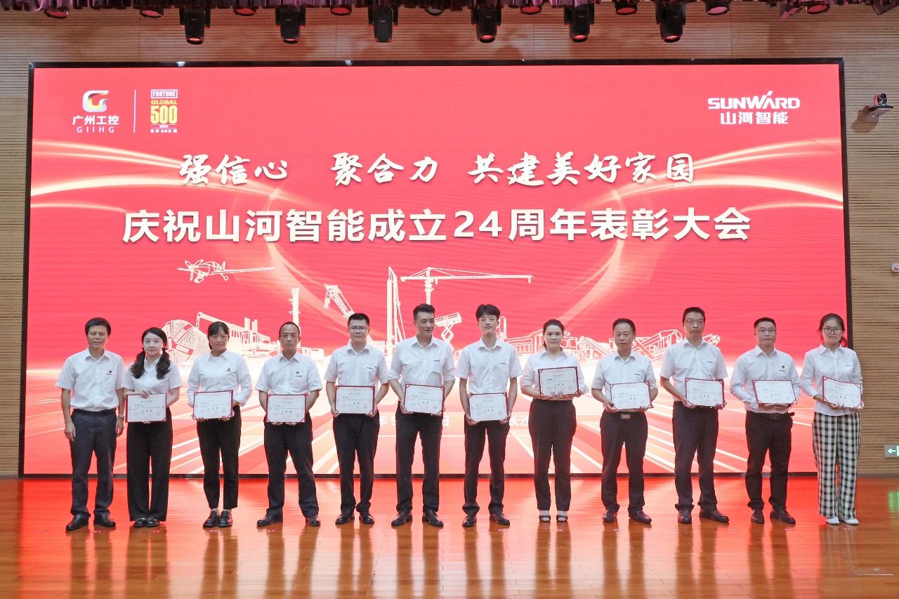 强信念 聚合力 共建美好家园——庆祝Z6官网智能成立24周年赞美大会隆沉召开