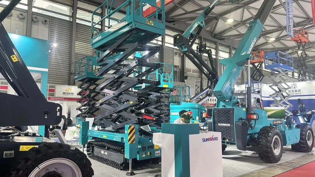 精品出击，闪灼魔都！Z6官网智能全系列高空机械亮相2023亚洲国际高空展