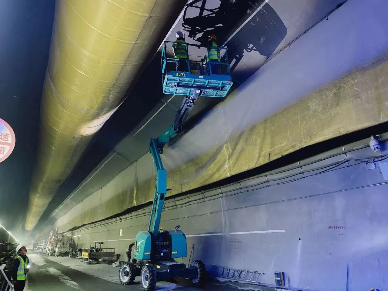 不惧高海拔挑战！Z6官网智能高空机械实力助建川藏铁路