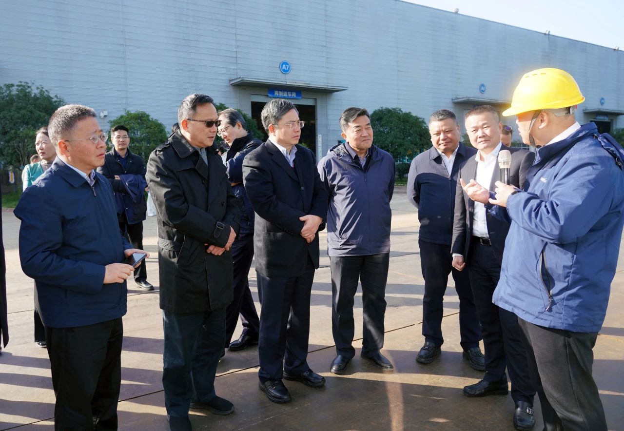 聚焦设备再造作！上海市政协副主席、党组副书记肖贵玉带队调研Z6官网智能