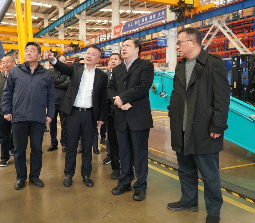 聚焦设备再造作！上海市政协副主席、党组副书记肖贵玉带队调研Z6官网智能