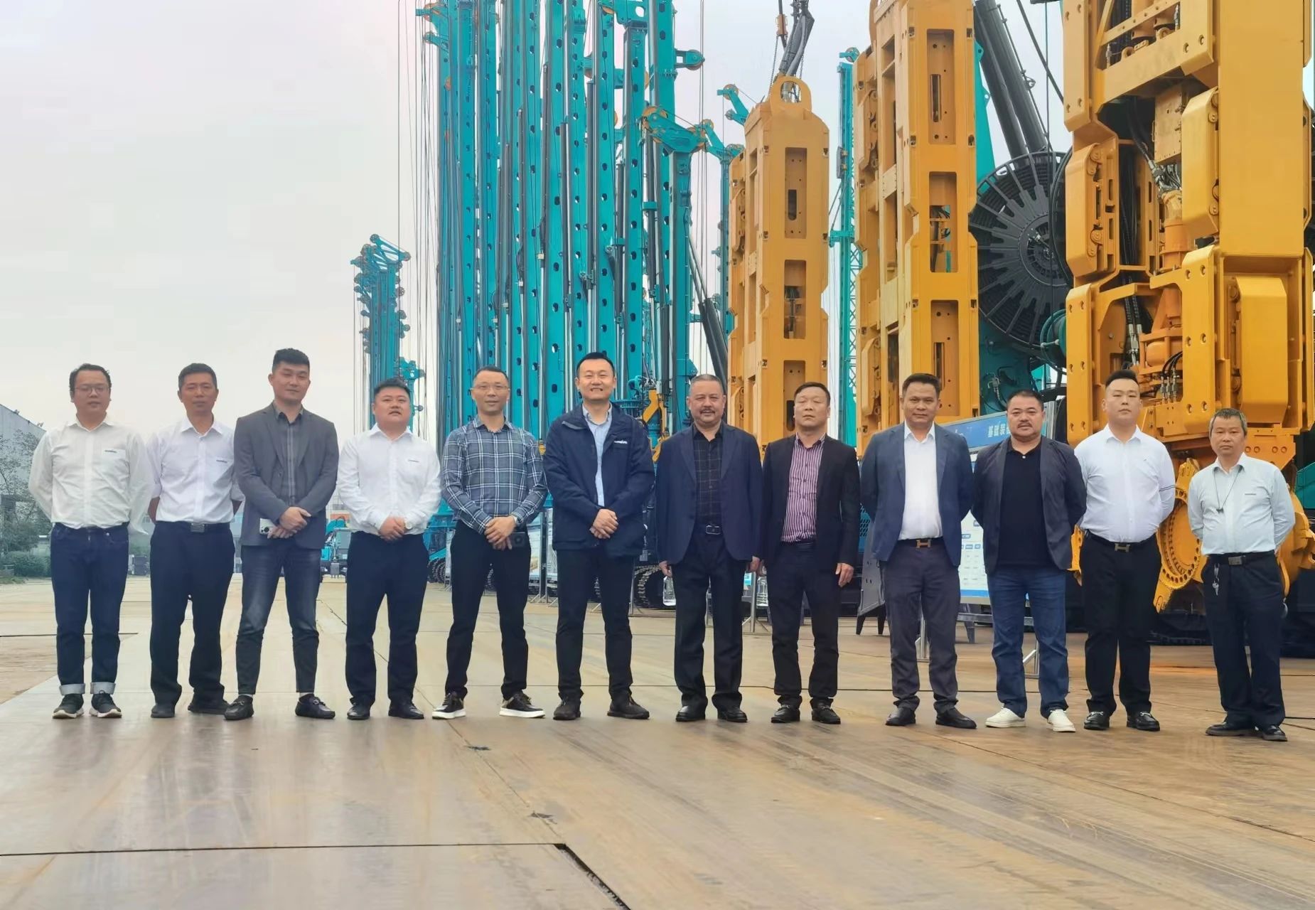 行业隆冬现暖阳！现场签购20台旋挖钻机，Z6官网智能携手湖南骏牛助力国度电网项目建设