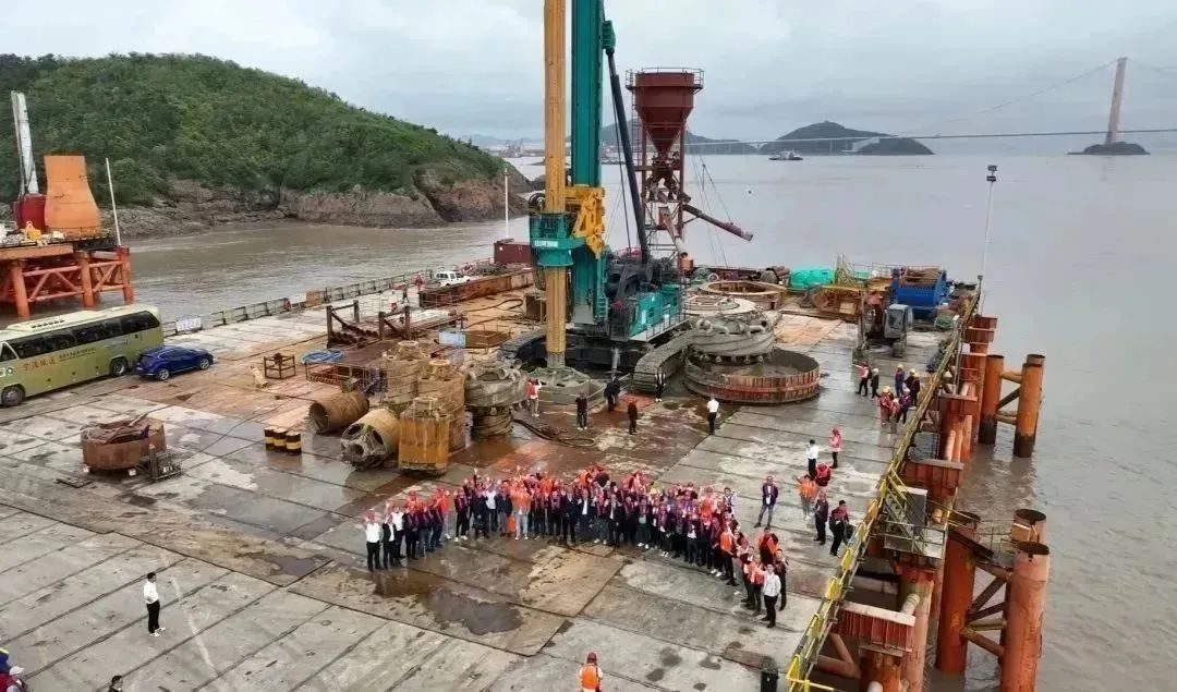 全面得胜！Z6官网智能超等旋挖钻机圆满实现甬舟铁路西堠门公铁两用大桥桩基施工工作