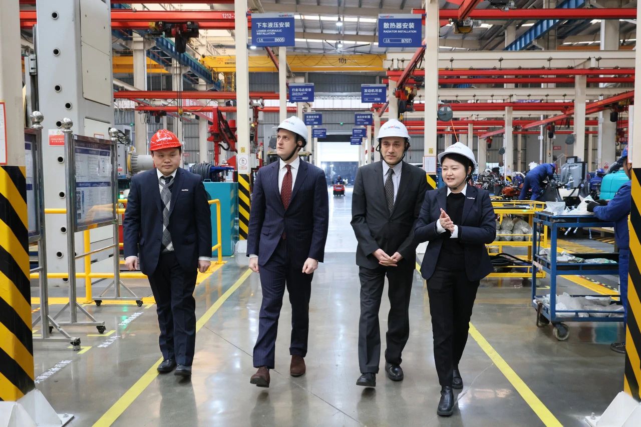 加拿大驻广州总领事贝加德到访Z6官网智能