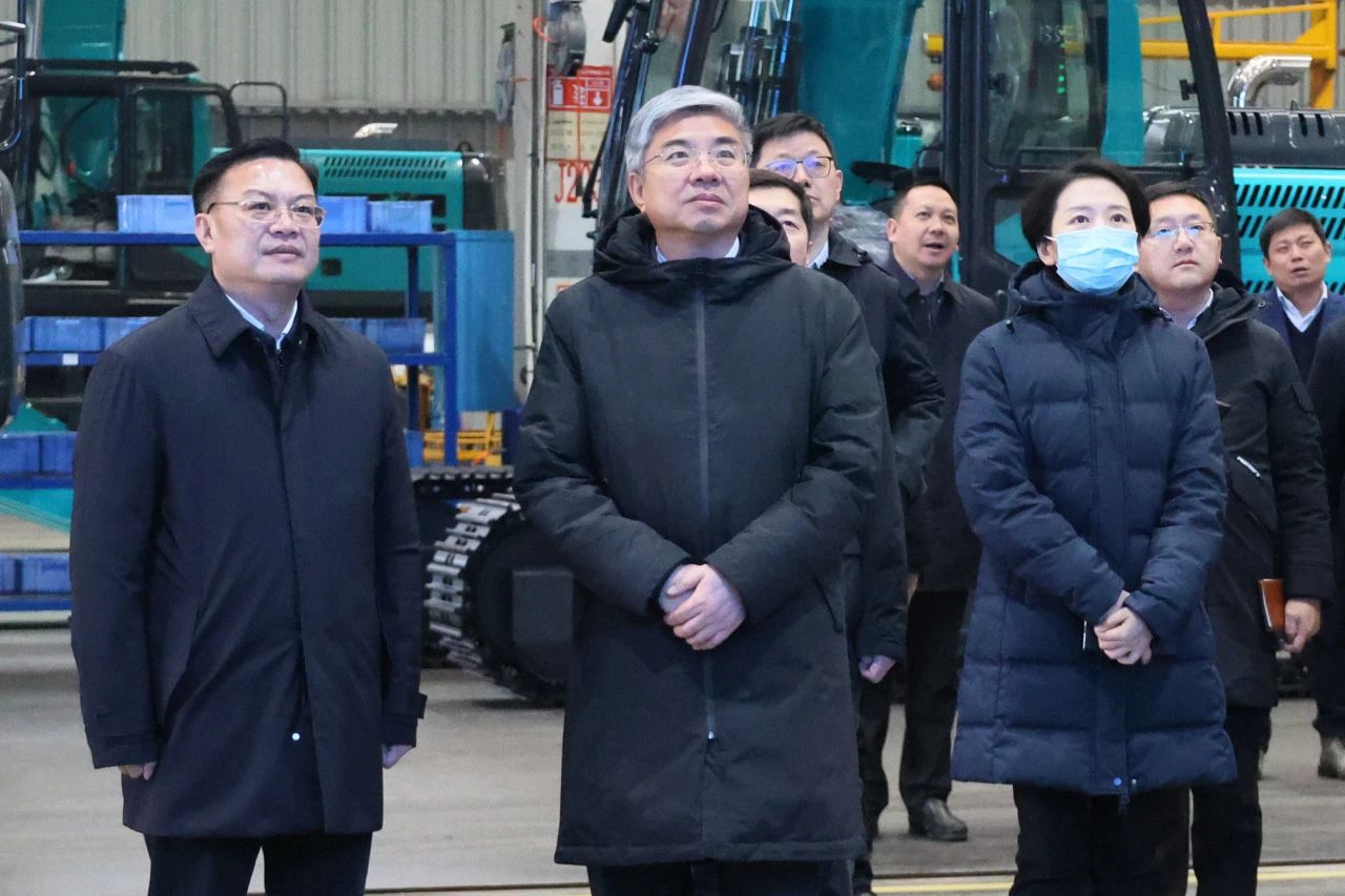 商务部部长助理唐文弘调研Z6官网智能