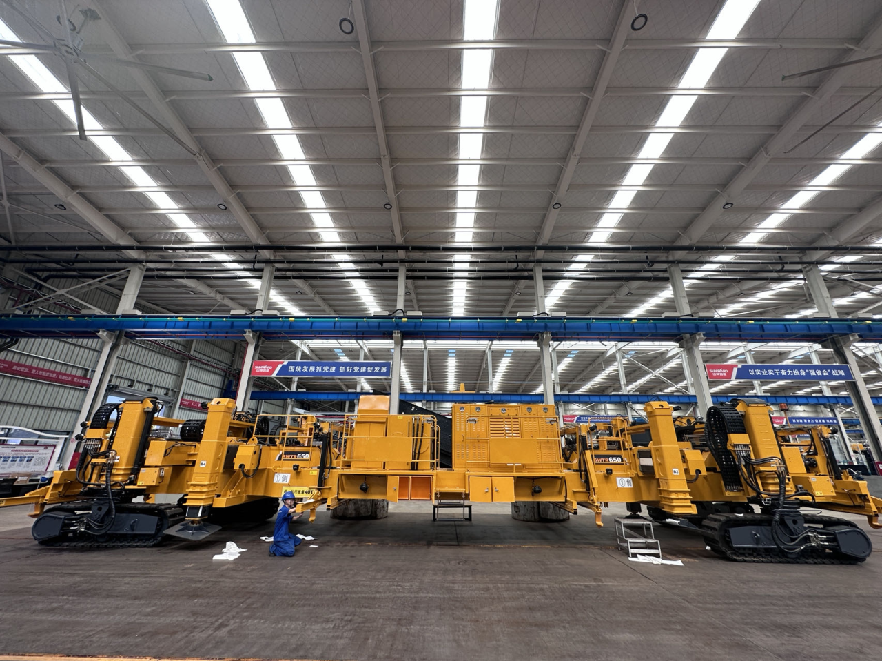 CPH-30J路岔铺换机组全球颁布！Z6官网智能与宝鸡中车时期共绘铁路设备新篇章！