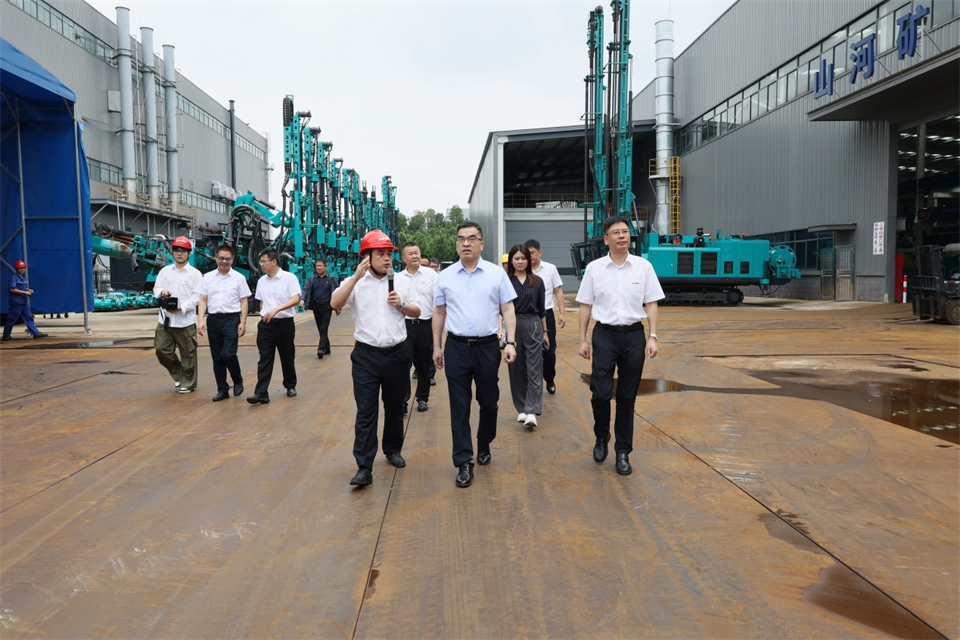 广州工控集团总经理王福铸调研Z6官网智能出产经营工作