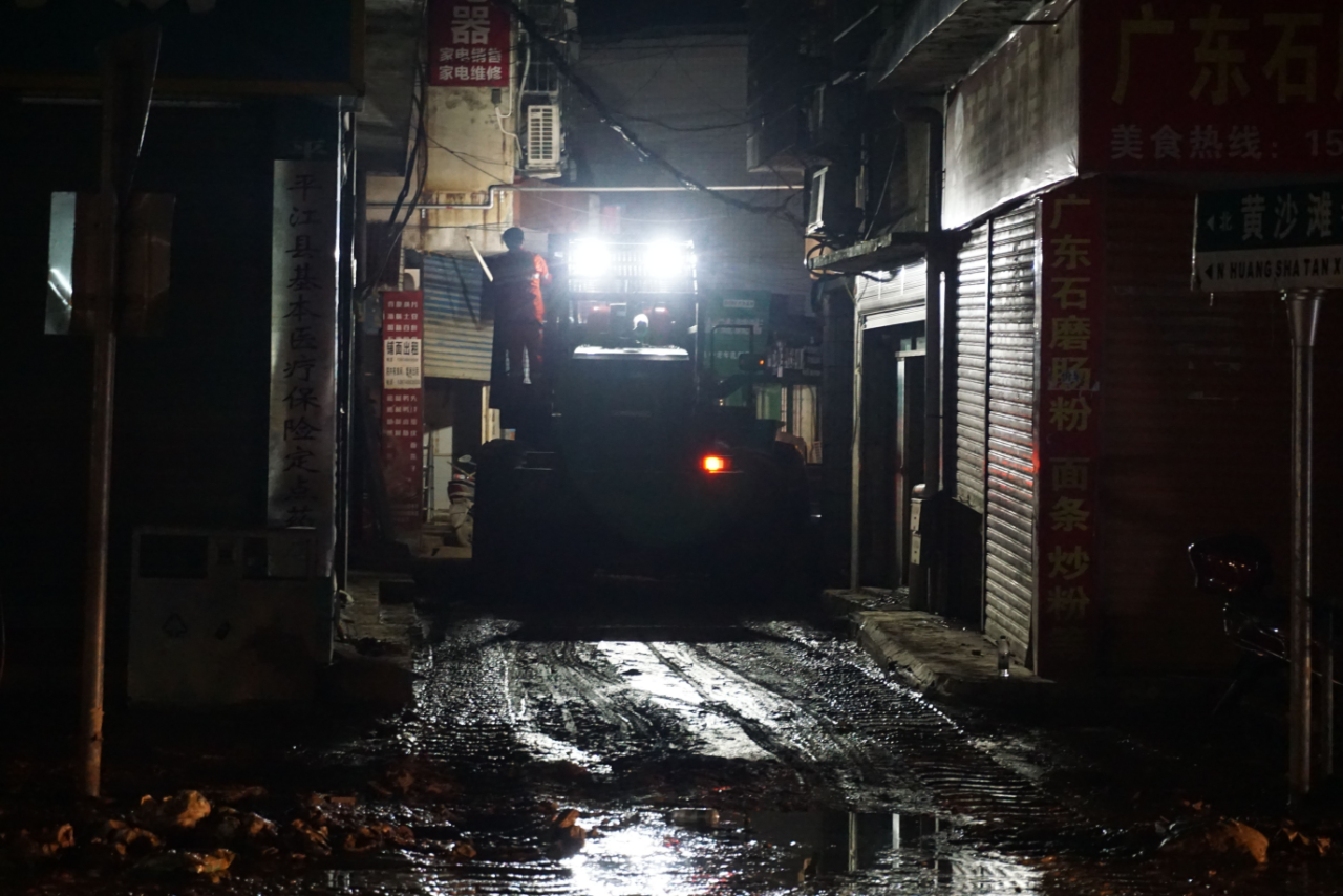 驰援湖南平江抗洪抢险，共克时艰显担任