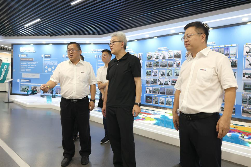 中国五矿工会主席、职工董事张晔到Z6官网智能调研互换