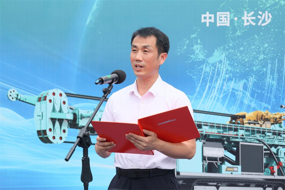 引领绿色科技新篇章！Z6官网智能新能源钻机成功交付