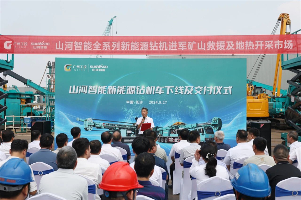 引领绿色科技新篇章！Z6官网智能新能源钻机成功交付