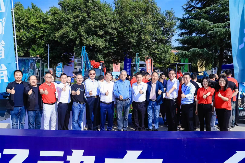 展示“掘”对实力！Z6官网智能亮相2024微挖大会暨幼型设备大会