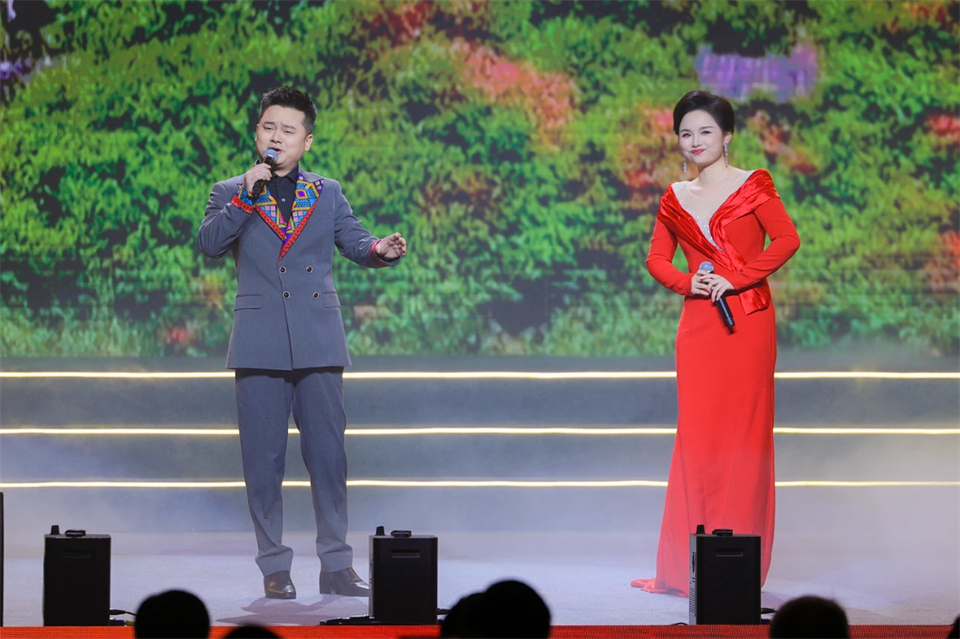 创新引领价值 梦想造诣将来——庆祝Z6官网智能成立25周年赞美大会暨文艺晚会隆沉进行