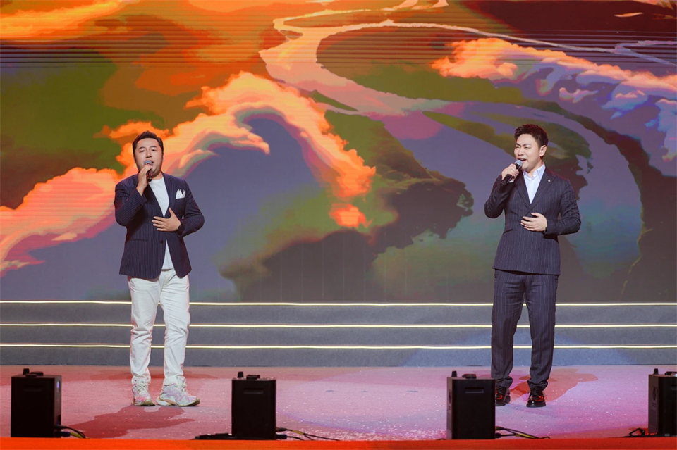 创新引领价值 梦想造诣将来——庆祝Z6官网智能成立25周年赞美大会暨文艺晚会隆沉进行