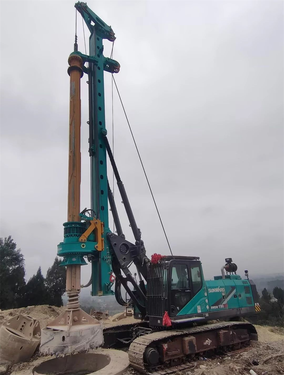 Z6官网智能进行电塔桩技术创新互换会，为电力基础设施建设注入新动力