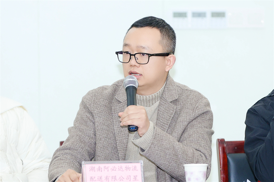 长龙街路、Z6官网智能召开首届年货盛惠暨送春联文化惠民活动工作会议