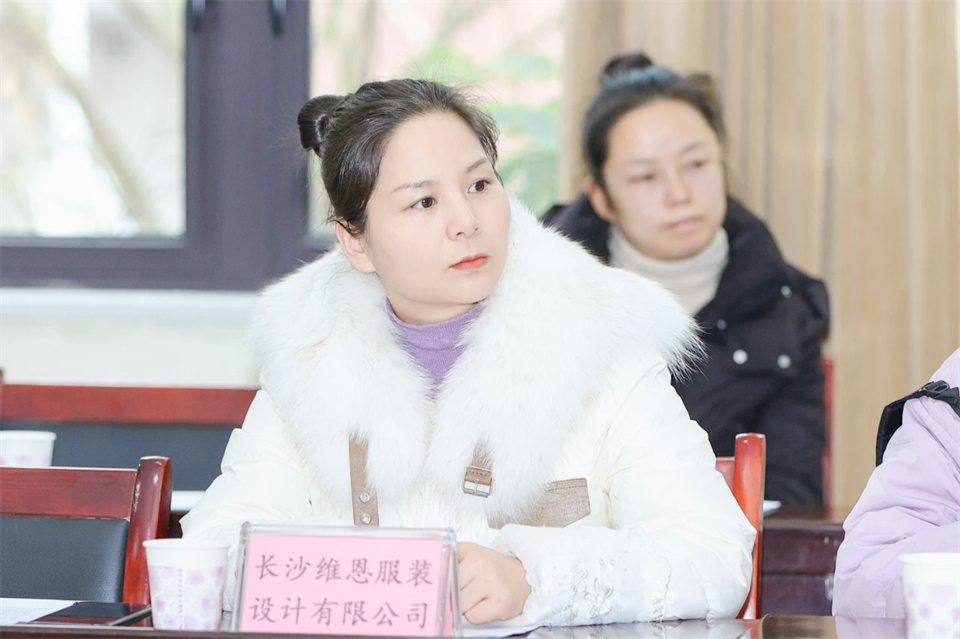 长龙街路、Z6官网智能召开首届年货盛惠暨送春联文化惠民活动工作会议