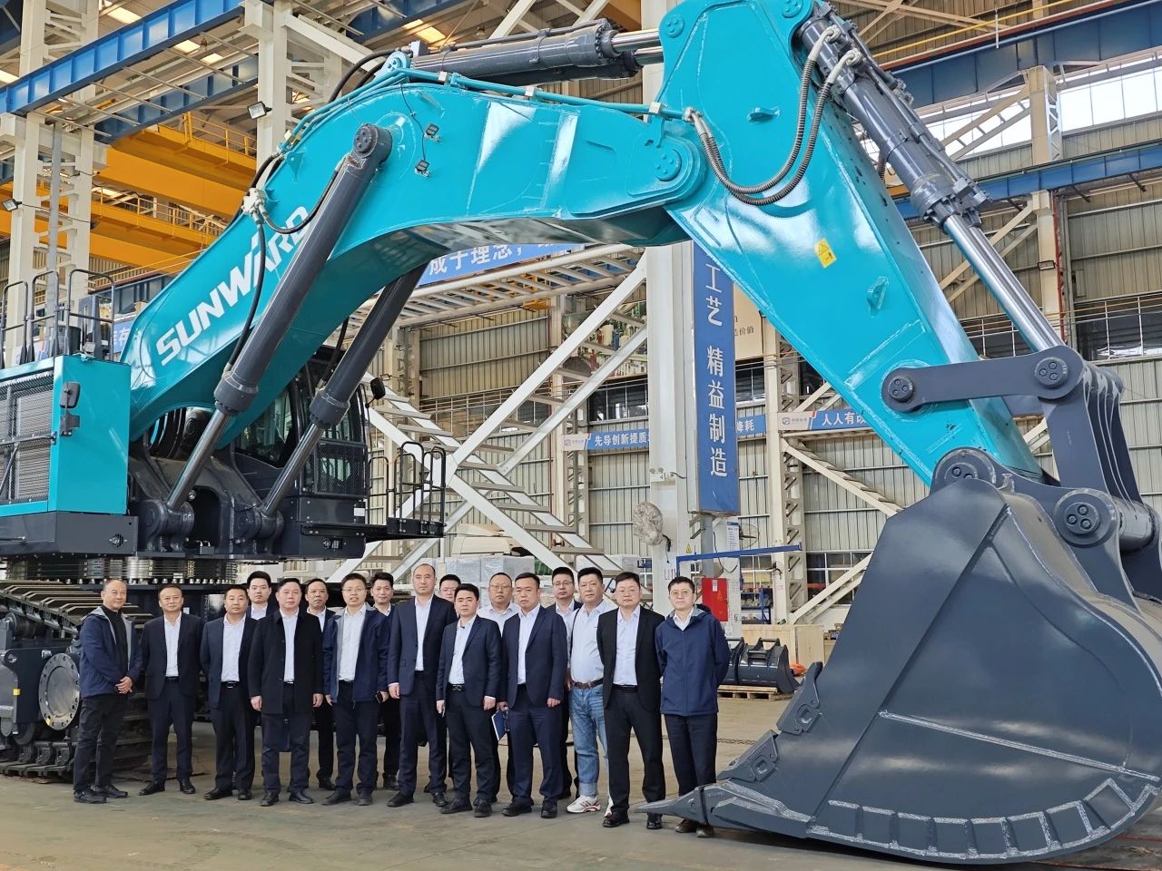 强强联手！Z6官网智能与湖南楚湘建工集团达成共建矿山出产建设创新结合体共识