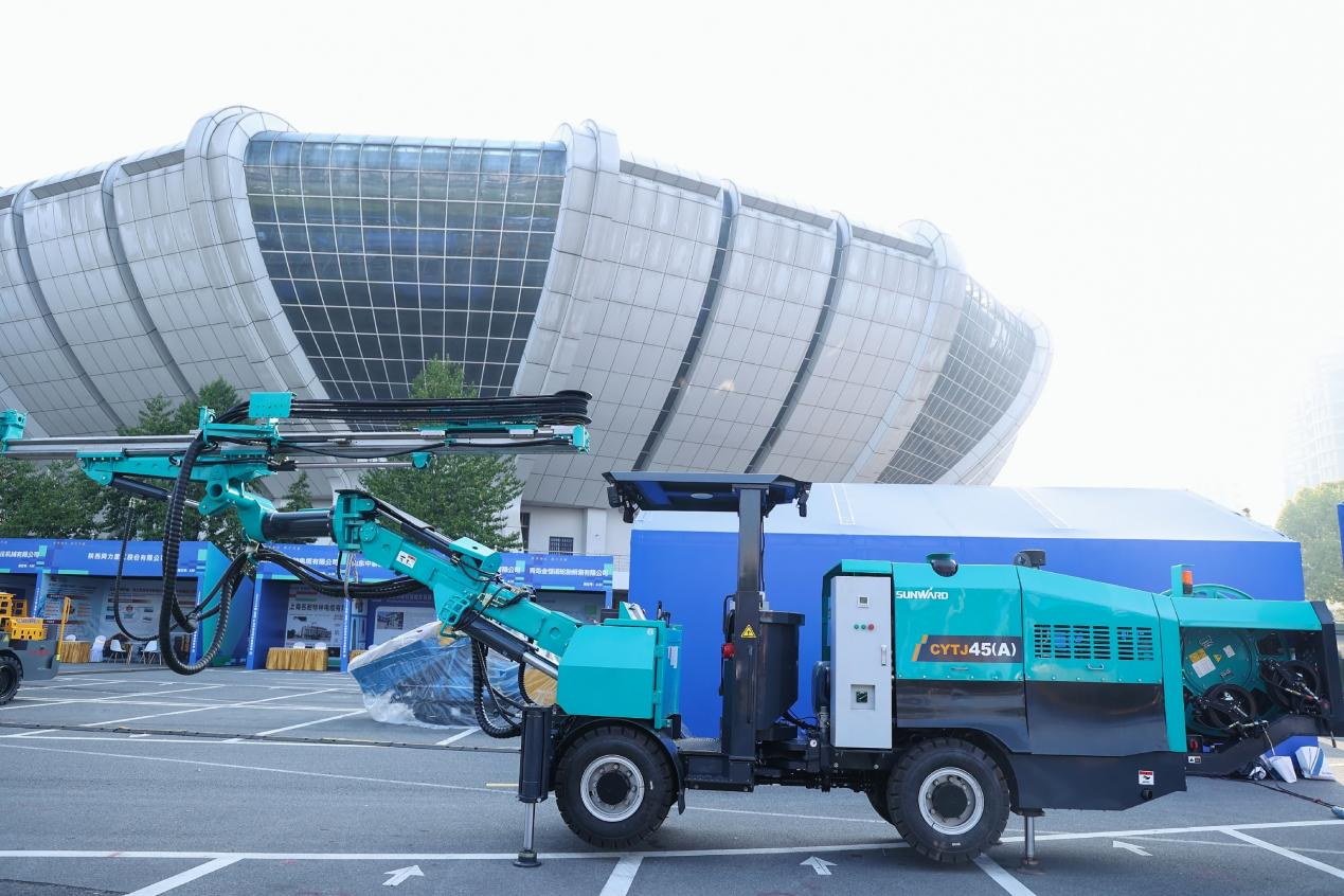 Z6官网矿岩携井下掘进台车亮相苍南矿山井巷机械展