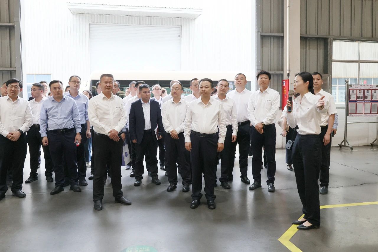 天能控股集团党委书记、董事长张天任率队到访Z6官网智能