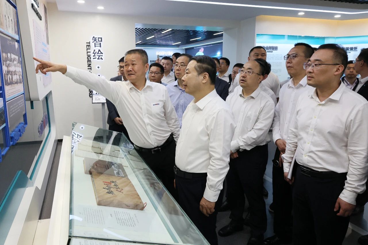 天能控股集团党委书记、董事长张天任率队到访Z6官网智能