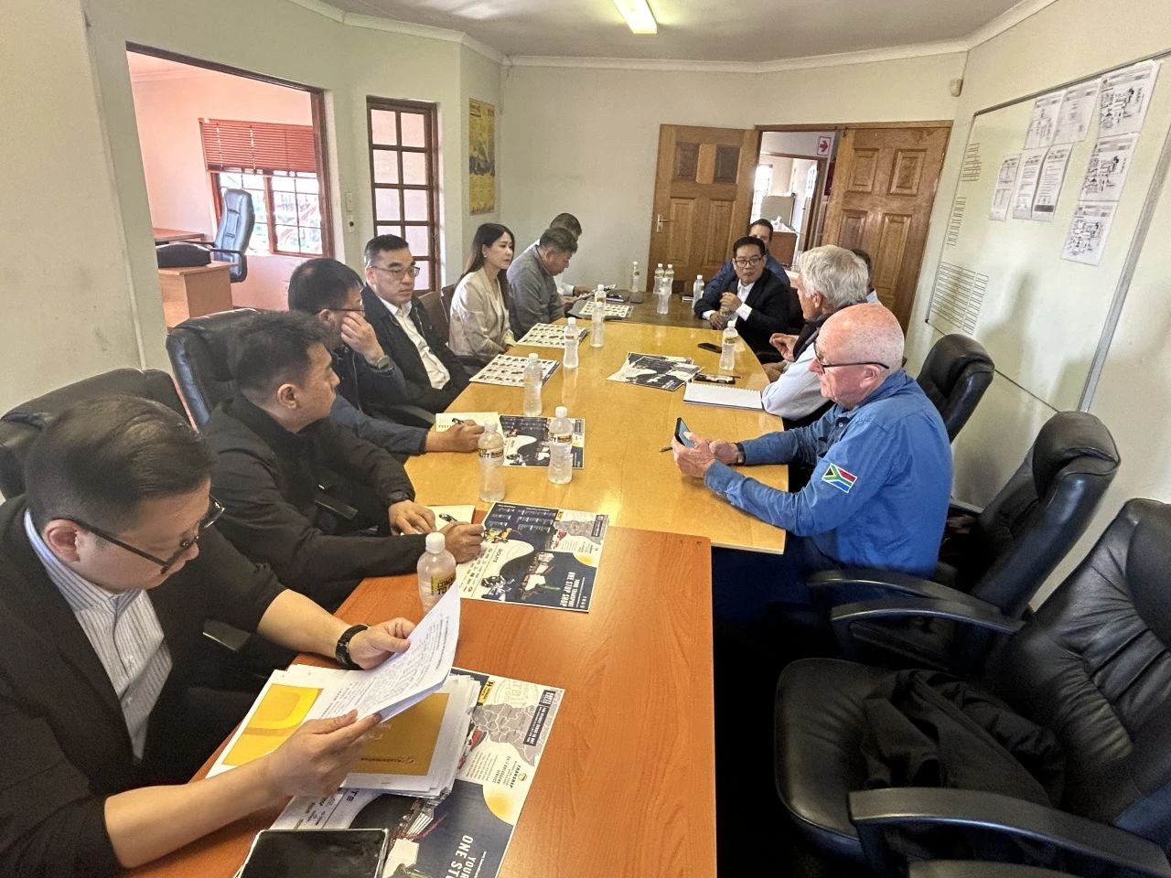 广州工控集团总经理王福铸率队调查Z6官网智能南非子公司