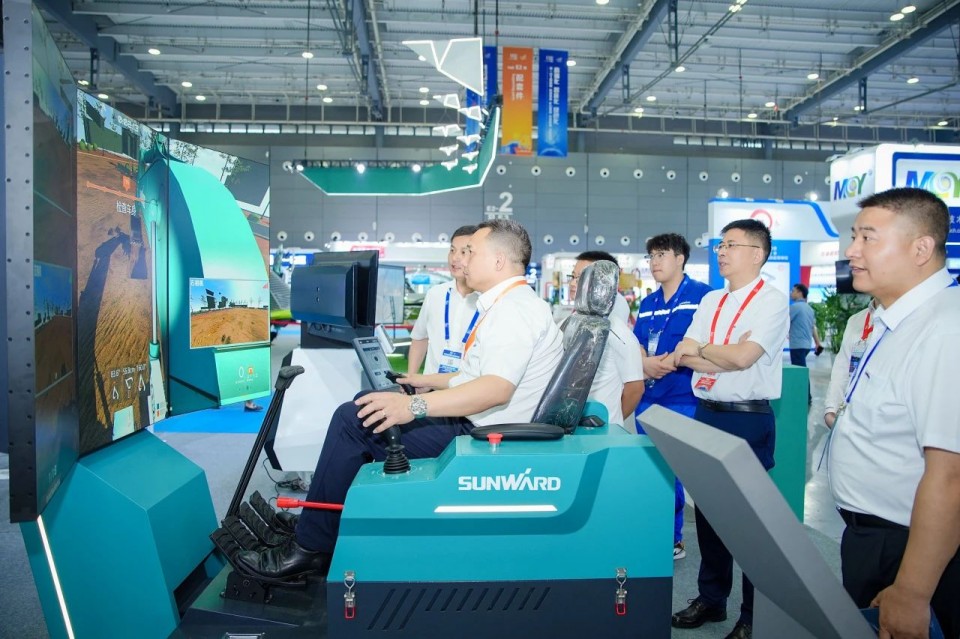 2025 CICEE | Z6官网智能实力闪灼2025长沙国际工程机械展