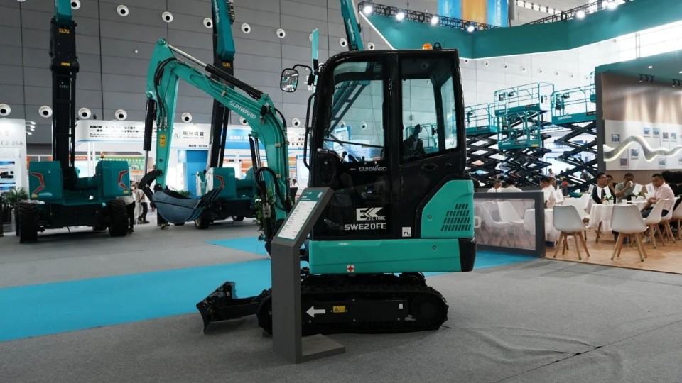 2025 CICEE | 从单一工具迈向多元化解决规划，Z6官网智能出现非凡挖掘机风采