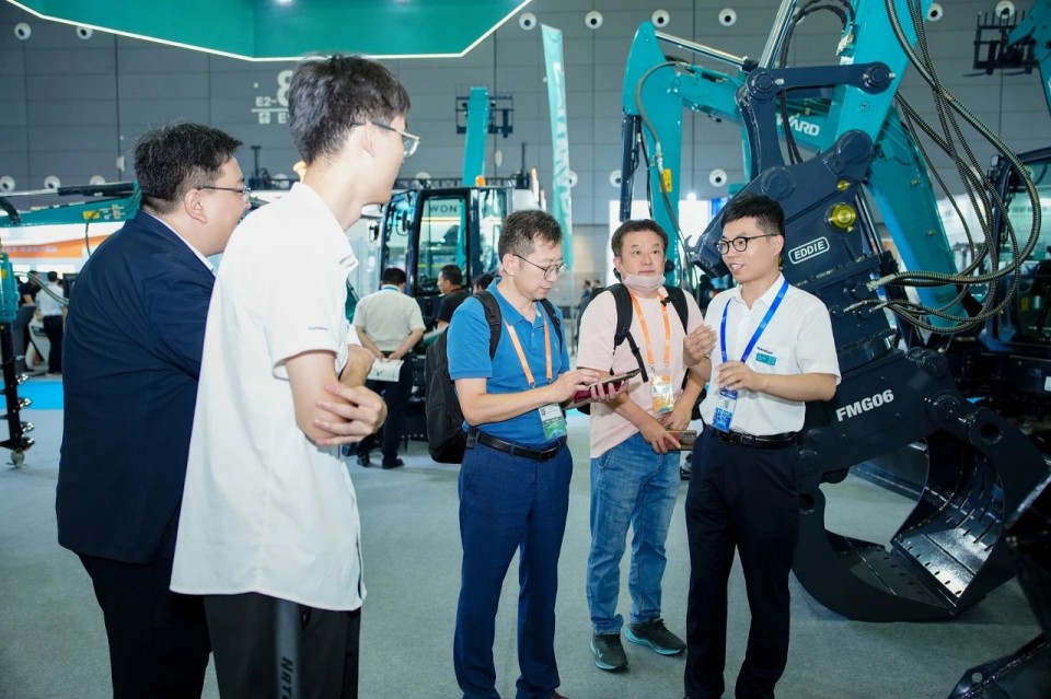 2025 CICEE | 从单一工具迈向多元化解决规划，Z6官网智能出现非凡挖掘机风采