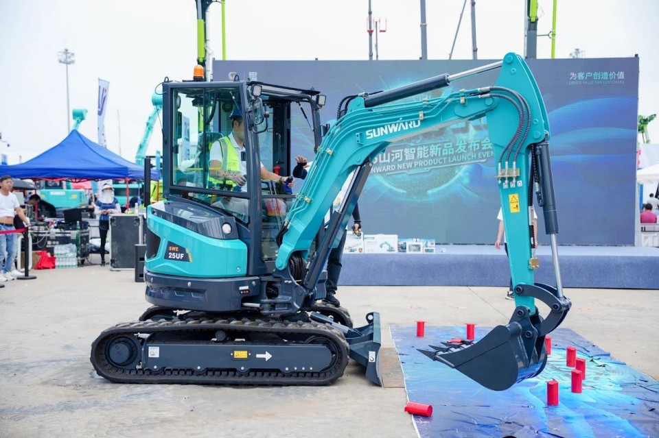 2025 CICEE | 从单一工具迈向多元化解决规划，Z6官网智能出现非凡挖掘机风采