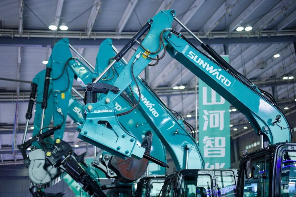 2025 CICEE | 从单一工具迈向多元化解决规划，Z6官网智能出现非凡挖掘机风采