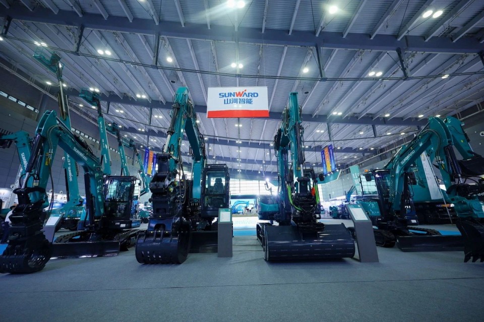 2025 CICEE | 从单一工具迈向多元化解决规划，Z6官网智能出现非凡挖掘机风采