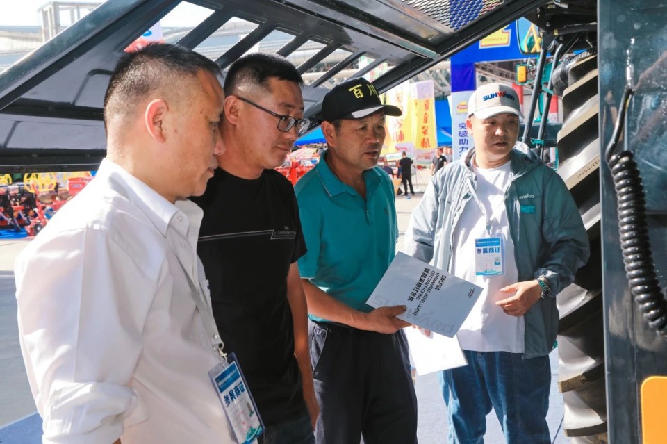 Z6官网智能亮相2025新疆国际农业机械展览会