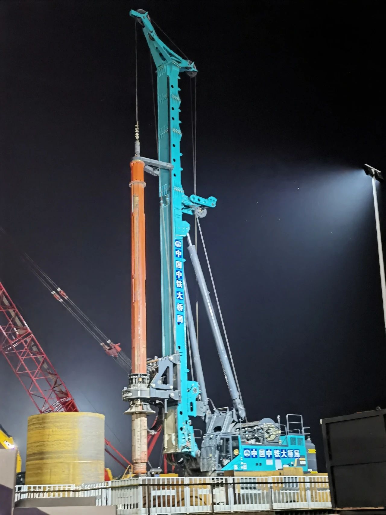 再战“世界级工程”！Z6官网智能旋挖钻机助力宜昌长江公铁大桥建设