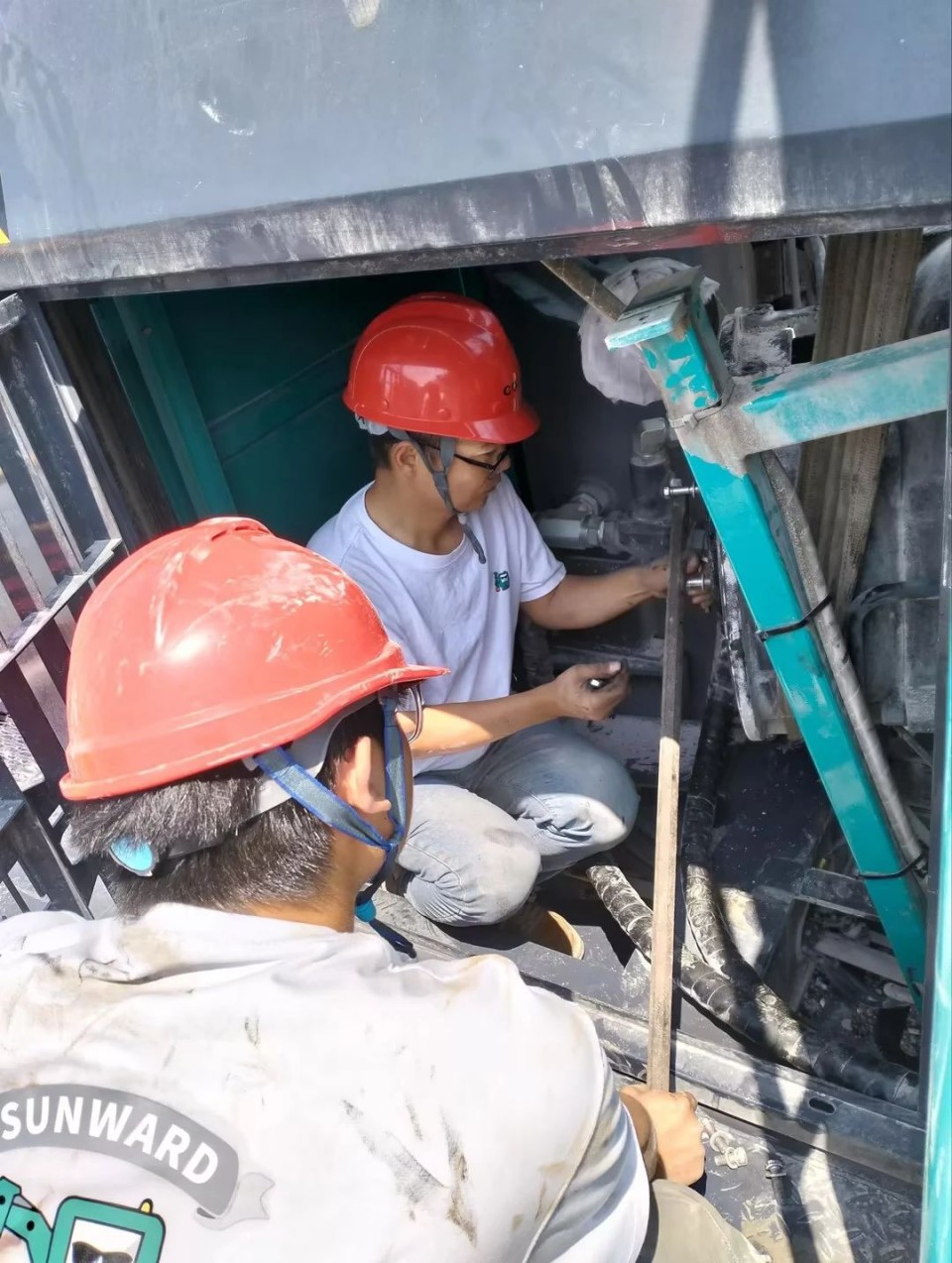 逾越Z6官网万里 智启服务新程——Z6官网矿岩“服务万里杏妆活动走进海螺水泥