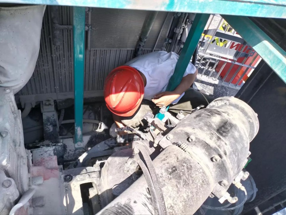 逾越Z6官网万里 智启服务新程——Z6官网矿岩“服务万里杏妆活动走进海螺水泥