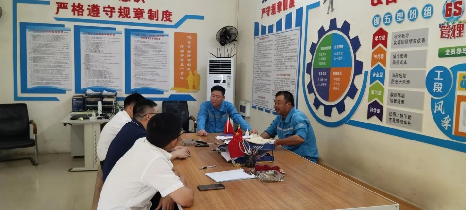 逾越Z6官网万里 智启服务新程——Z6官网矿岩“服务万里杏妆活动走进海螺水泥