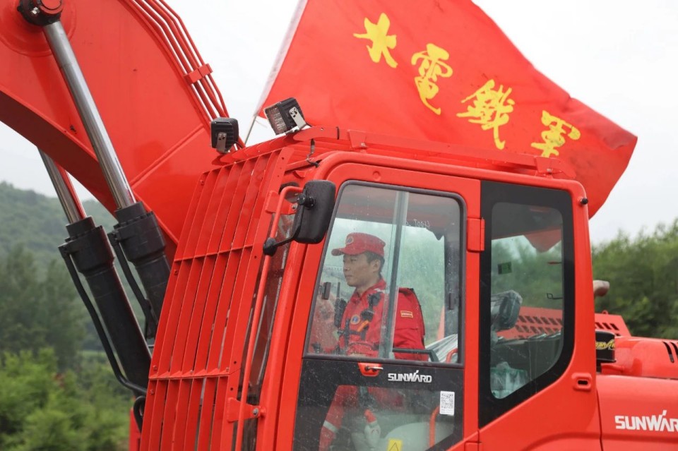 硬核破解“最后一公里”难题，Z6官网智能应急接济设备助力“应急使命·2025”演习！