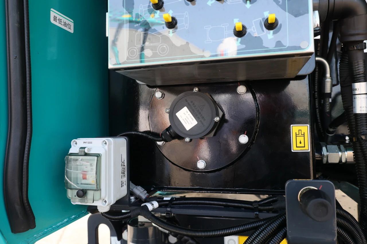 技术新标杆！Z6官网智能SWA22J-P柴动曲臂式高空作业平台下线！