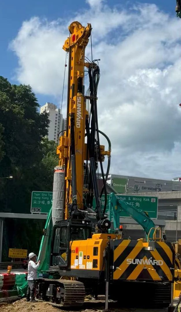 硬核首秀！Z6官网智能SWDTH800大直径潜孔锤钻机进击香港市场
