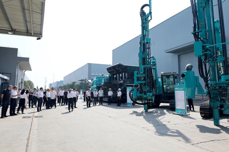 斜井开挖钻护一体化设备成功下线，实现地下工程设备沉大突破