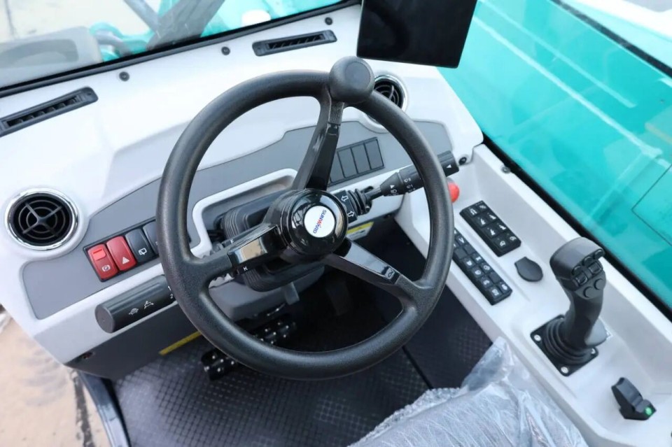 高端机型“双箭齐发”！Z6官网智能两款伸缩臂叉装车成功下线