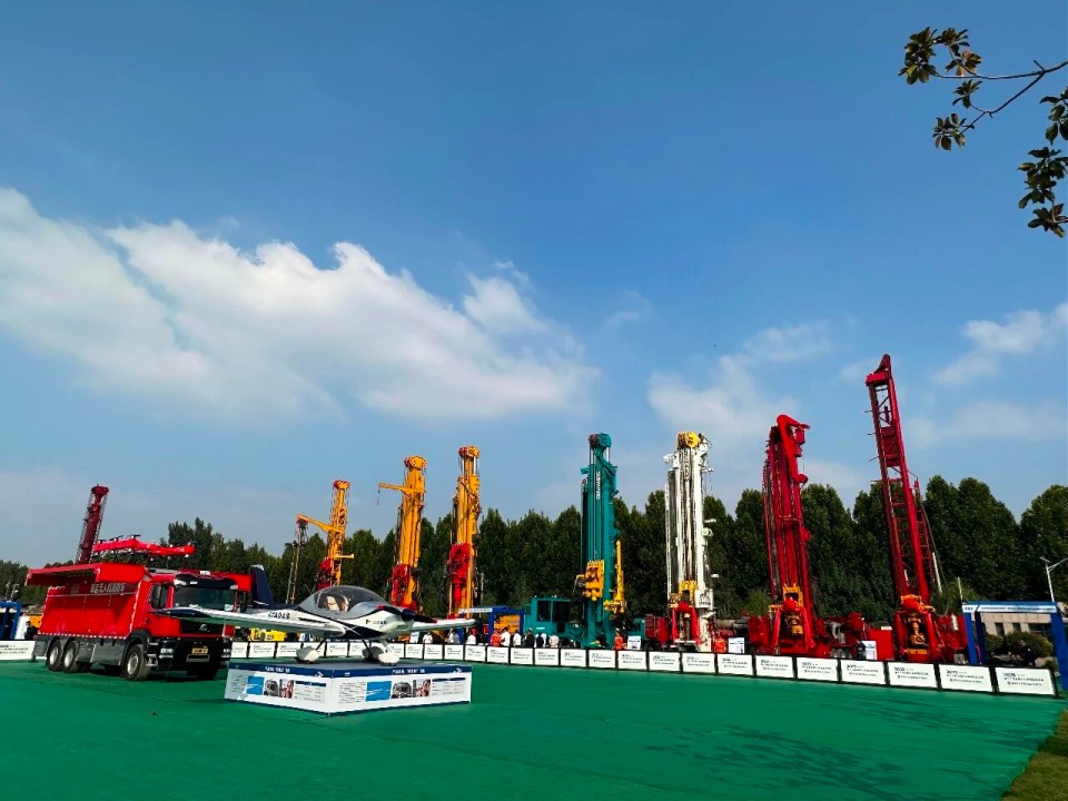 科技赋能接济！Z6官网智能创新设备亮相第十三届全国矿山接济技术较量