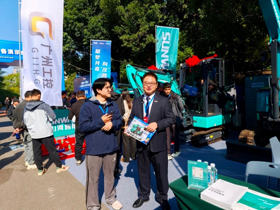 Z6官网智能微挖“天团”闪灼武汉，引领绿色施工潮水